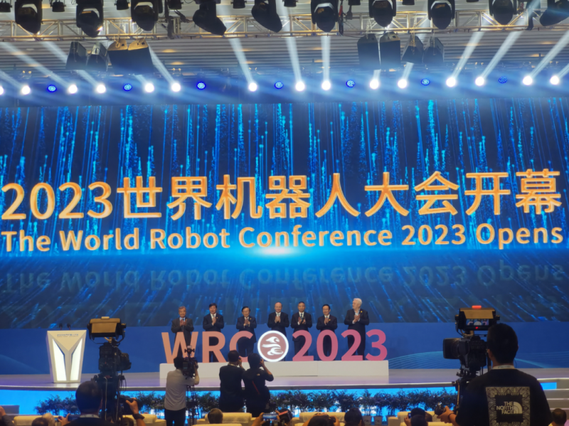 人形机器人成新风口！探馆世界机器人大会：＂机器人+制造业＂国产替代加速